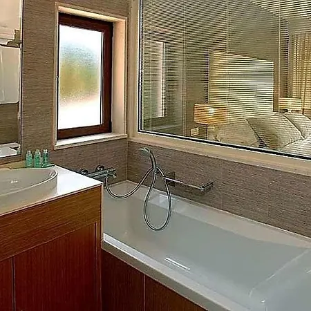 Vila Olhos De Agua Sleeps 8 Pool Air Con Wifi *